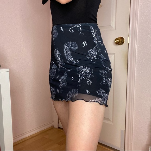 H&M Black and White Mesh Animal Print Mini Skirt SZ: XXS - Picture 2 of 3